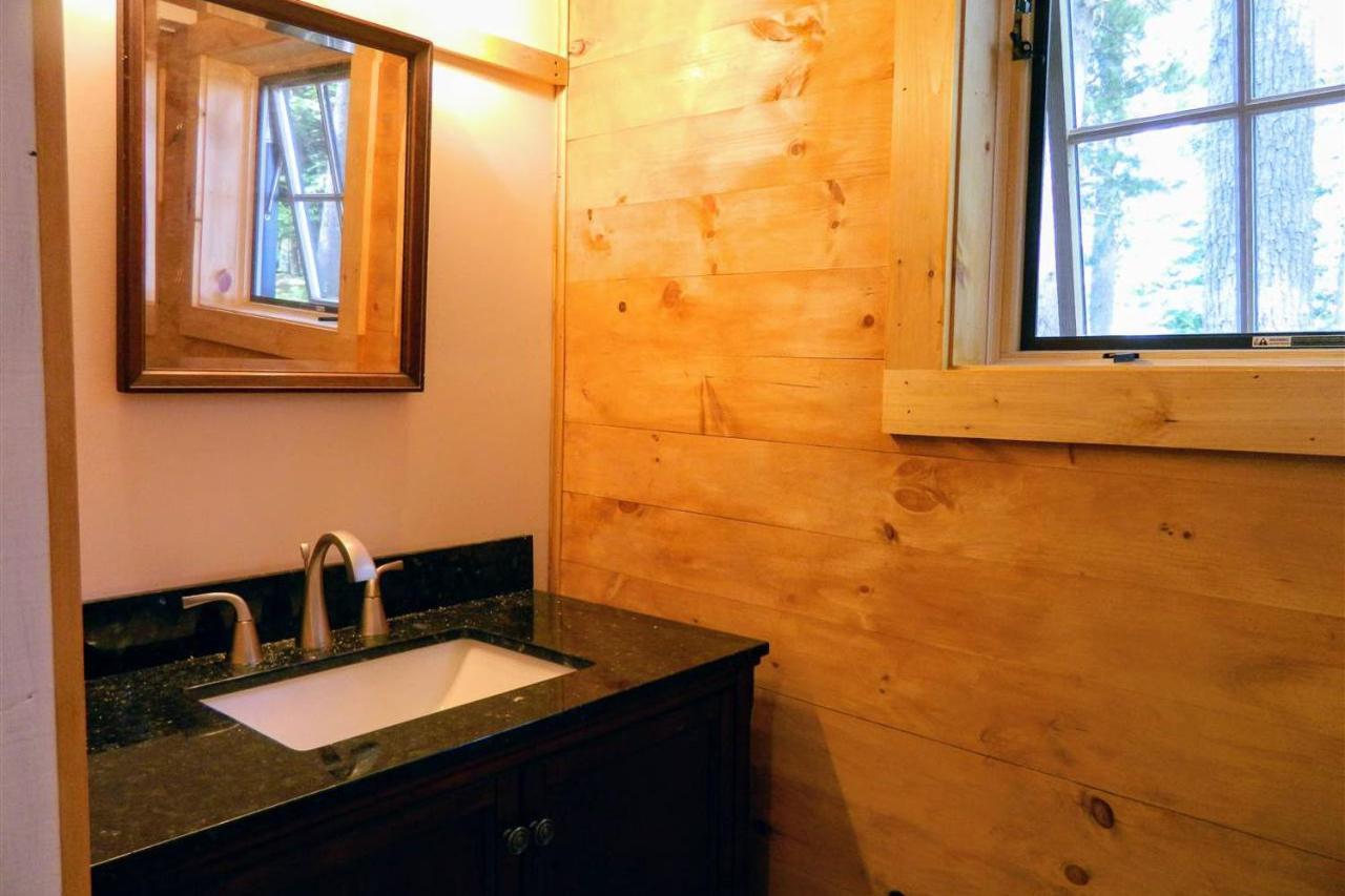 Meredith Lakefront Lodge On Lake Winnipesaukee Exterior foto