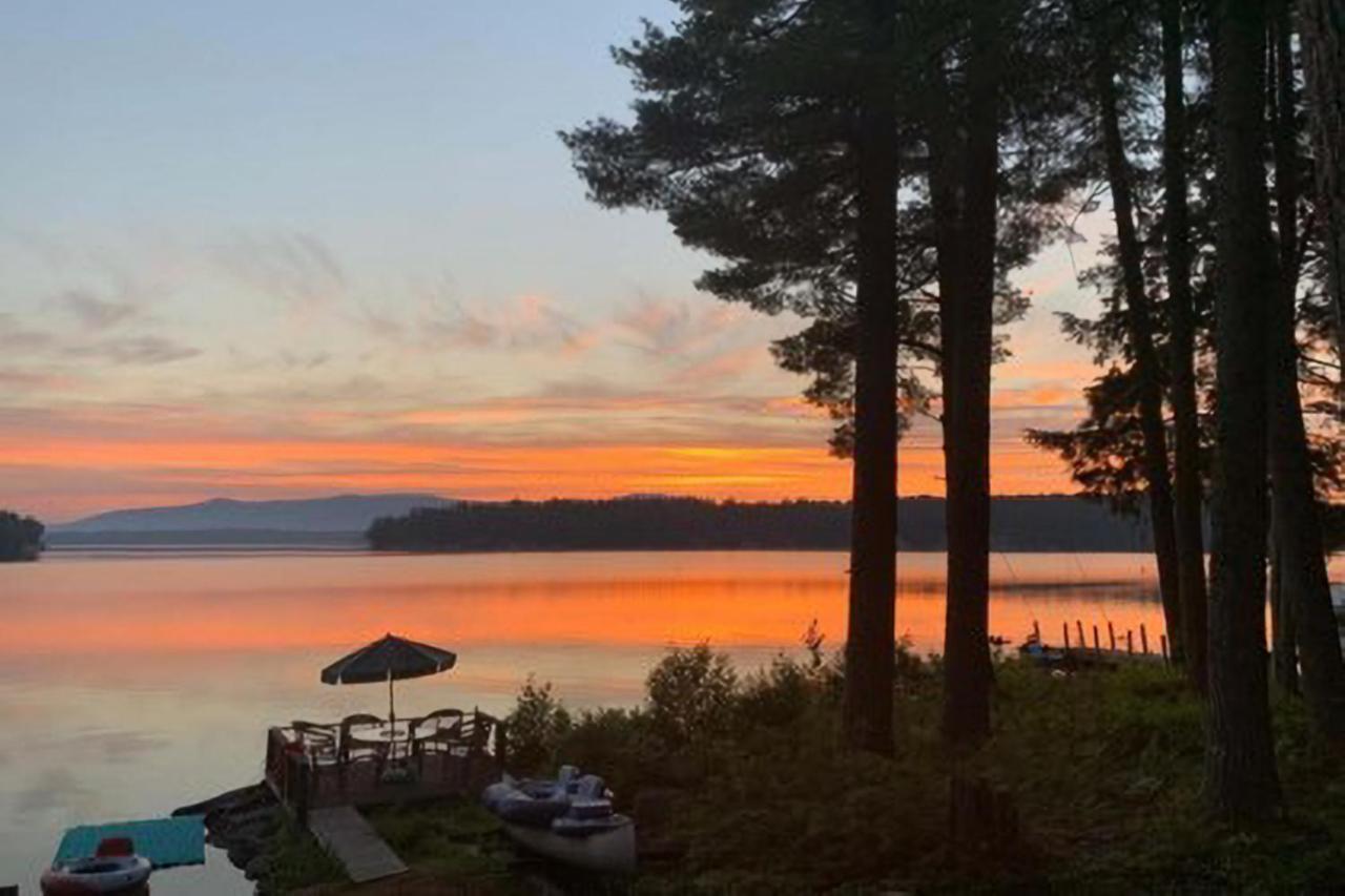Meredith Lakefront Lodge On Lake Winnipesaukee Exterior foto